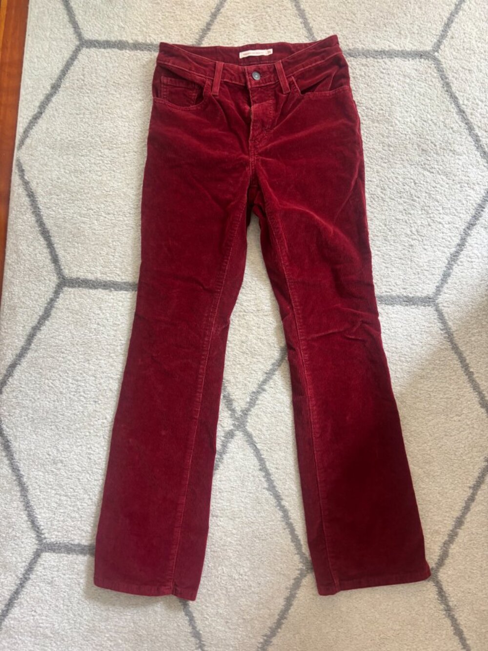 Levi's 725 High Rise Bootcut Burgundy Corduroy jeans 26